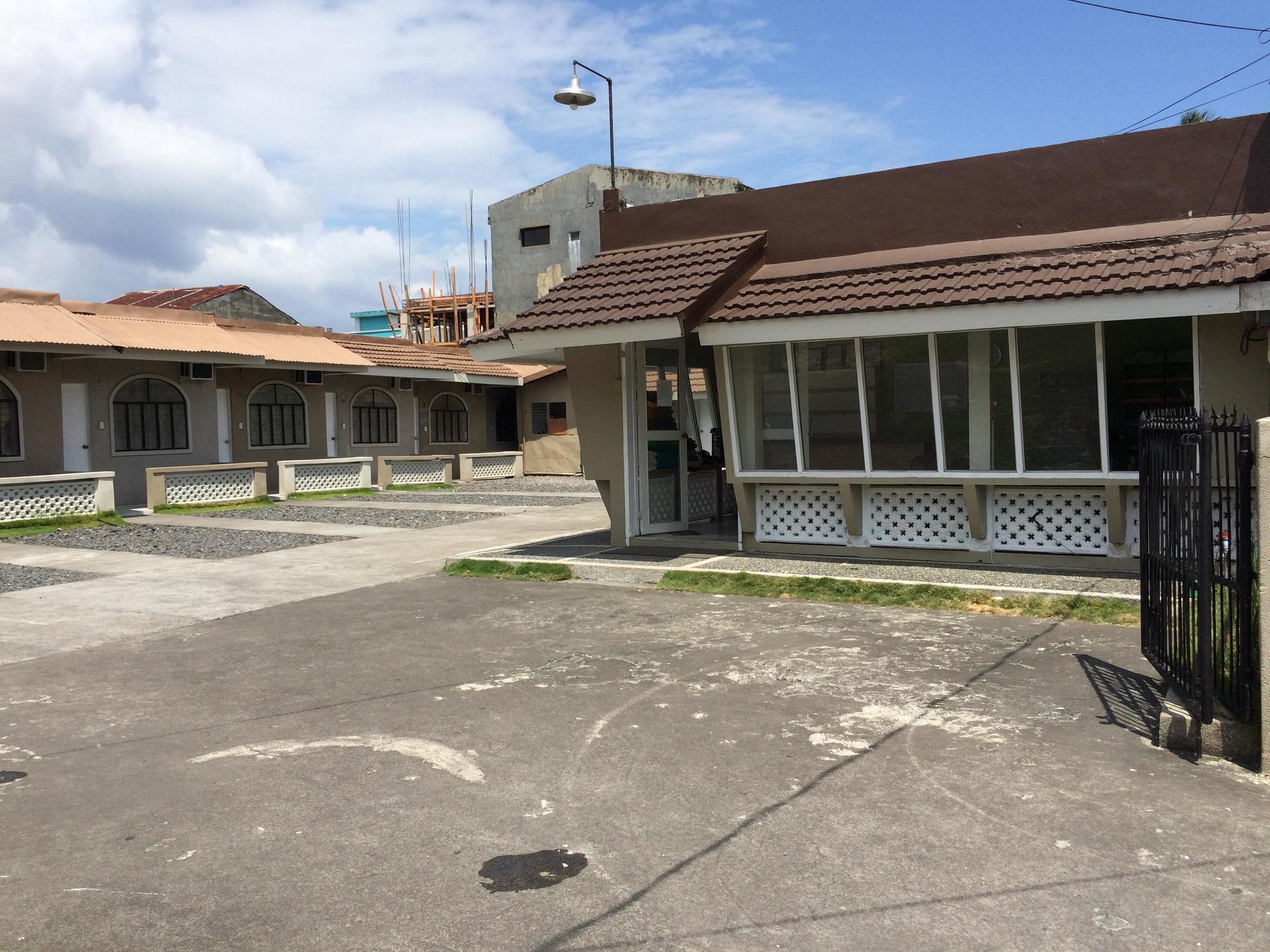 Night & Day Inn Legazpi Exterior foto